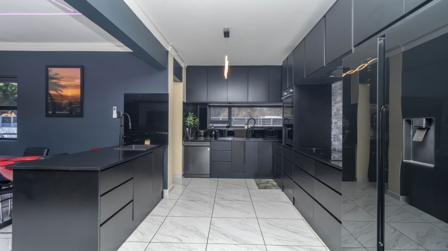 To Let 4 Bedroom Property for Rent in Table View Western Cape